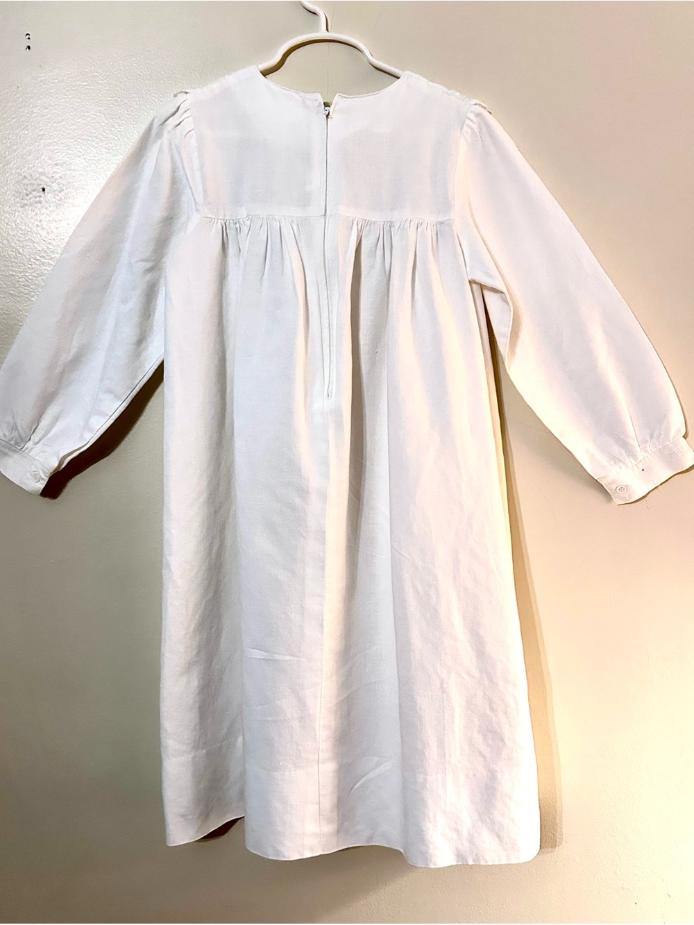 listing:

Part of vintage Paper White dresses from the same family. - Picture 4 of 5